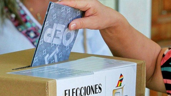 Elecciones en Bolivia: Campañas se enfocan en captar el voto indeciso