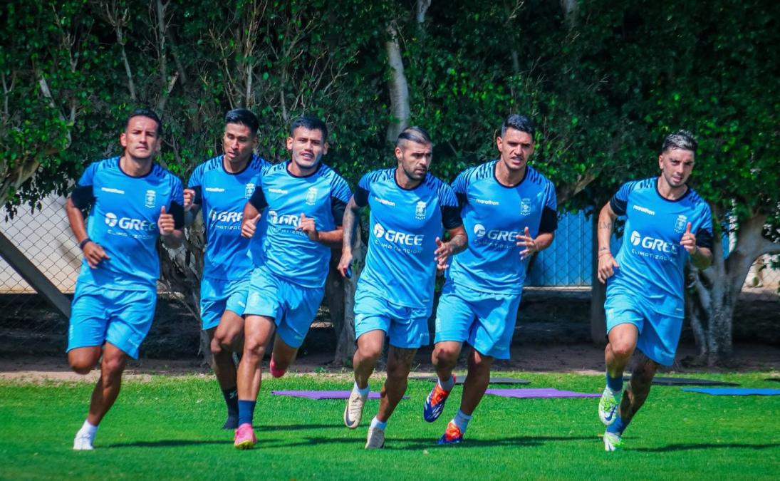Club refuerza plantilla con renovación de capitán y busca delanteros y mediocampistas bolivianos
