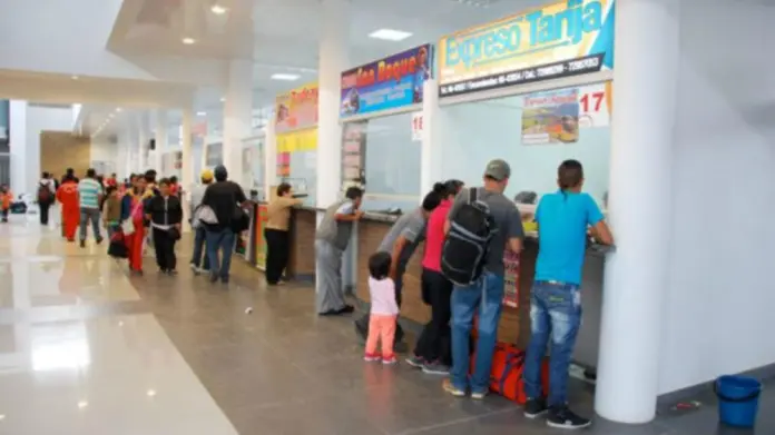 Aumenta demanda de permisos de viaje para menores en Tarija durante receso invernal