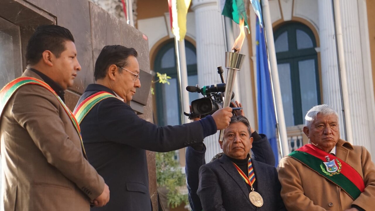 La Paz conmemora 216 años de gesta libertaria con actos solemnes