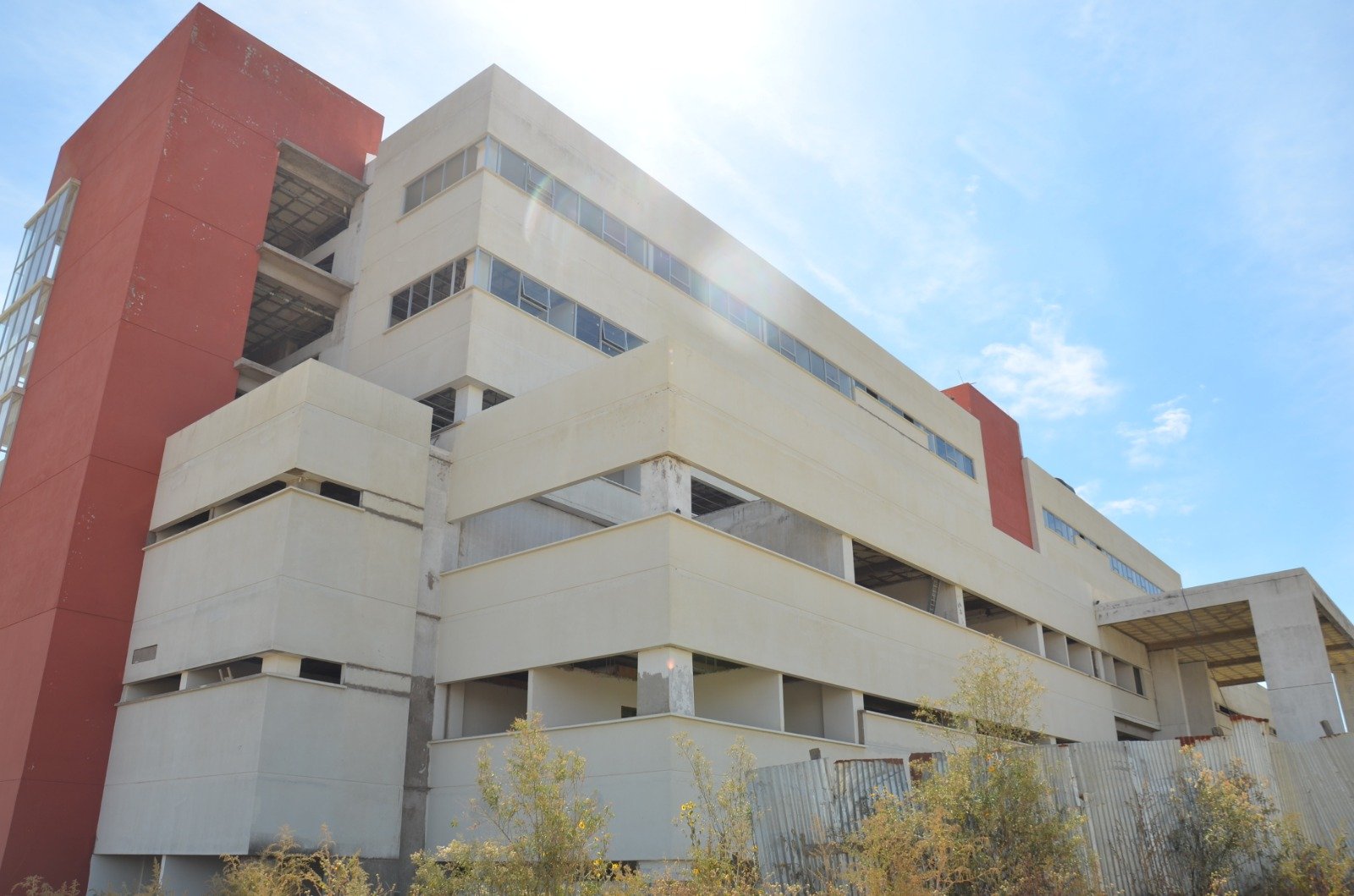 Falta de transparencia en obra de hospital Oncológico de Tarija genera inquietud legislativa