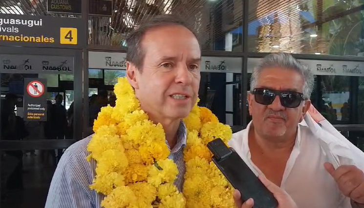 Quiroga en Tarija: critica debates superficiales y denuncia intentos de intimidación Quiroga en Tarija: critica debates superficiales y denuncia intentos de intimidación