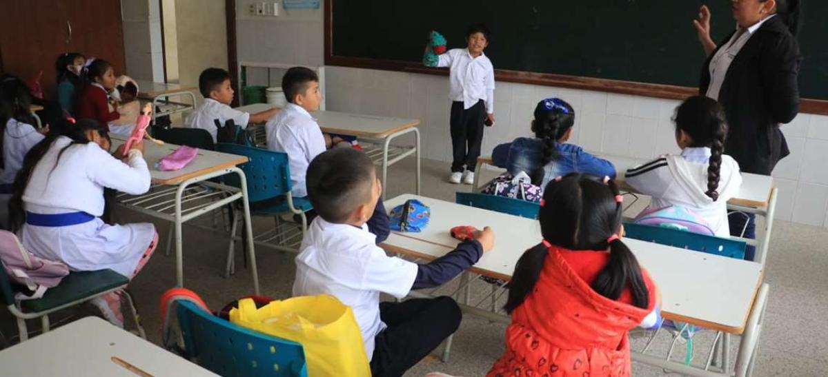 Clases presenciales y a distancia inician este lunes en Bolivia para priorizar vacunación infantil