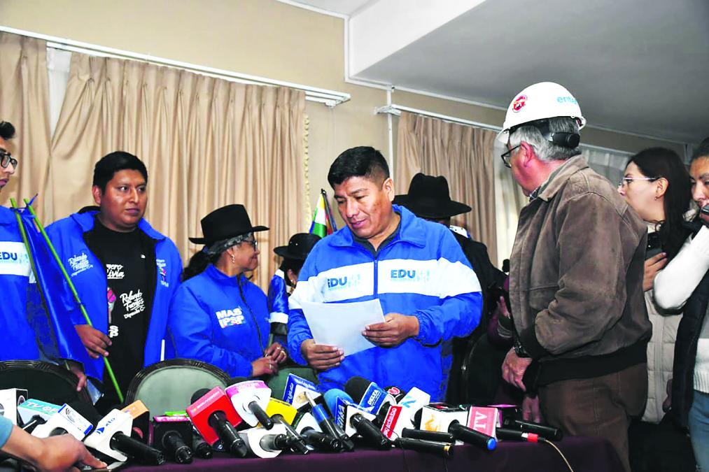 MAS enfrenta división y búsqueda de unidad a pocas semanas de comicios