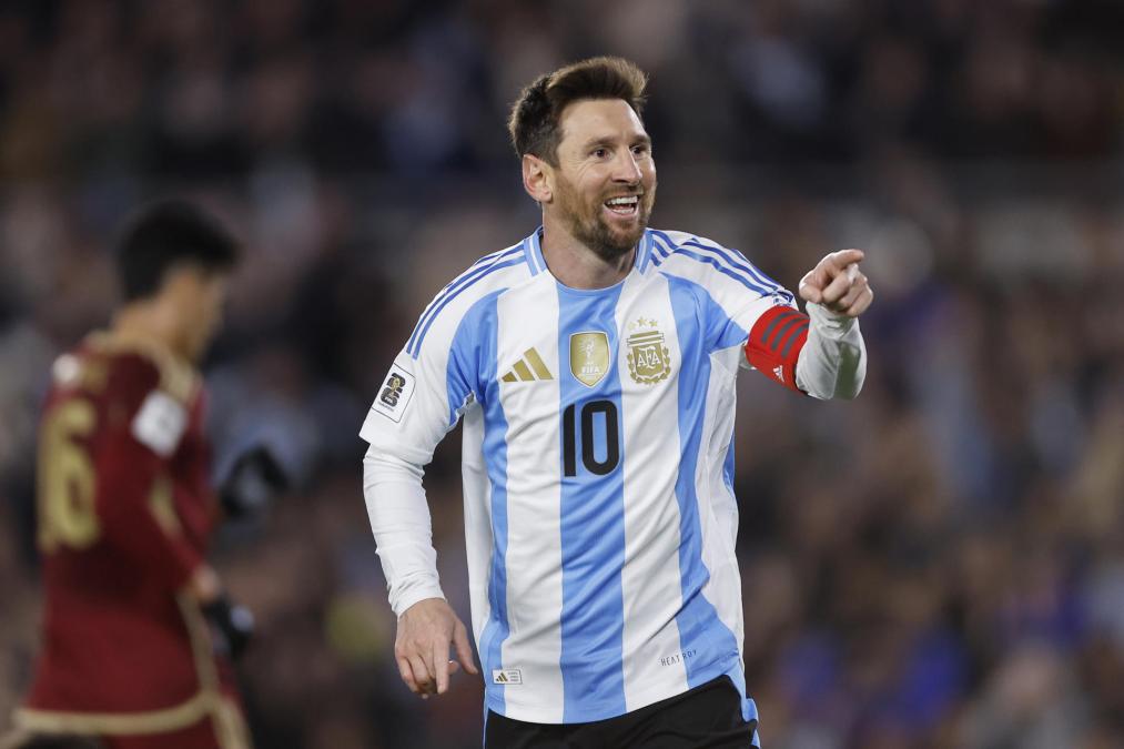 Argentina golea Venezuela con doblete de Messi en su despedida de casa