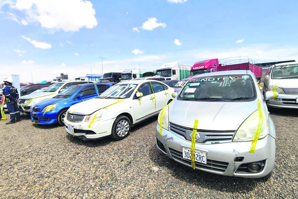 Autos Chutos Inician Campaña Electoral con Promesas de Regularización y Generan Alerta en Chile