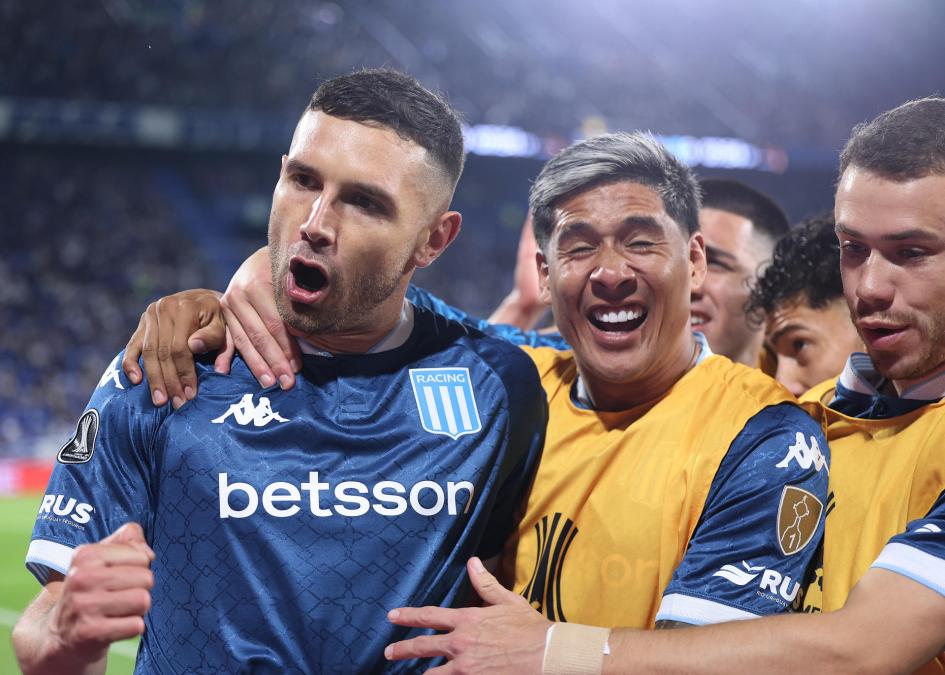 Racing vence a Vélez en la ida y se acerca a la final del torneo