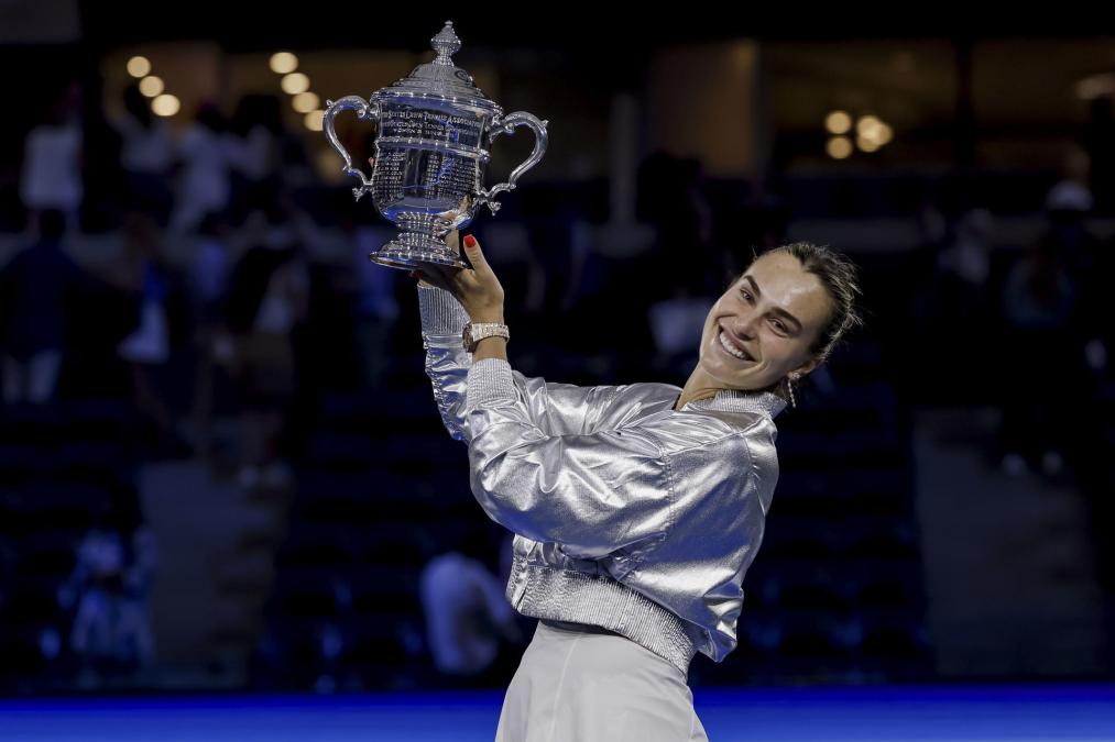 Sabalenka número uno mundial se retira del Abierto de China por lesión