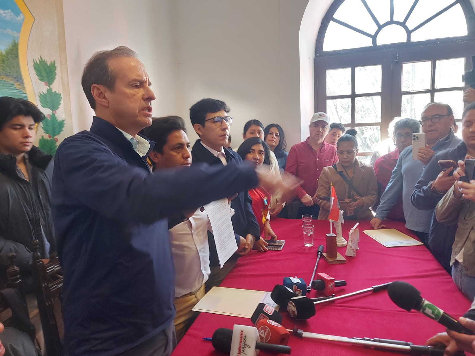 Tuto Quiroga firma Compromiso por Tarija ante cívicos electorales