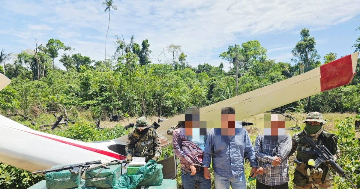 Villa Tunari Policía Secuestra Avioneta Cargada con Drogas y Armas Tras Enfrentamiento Armado