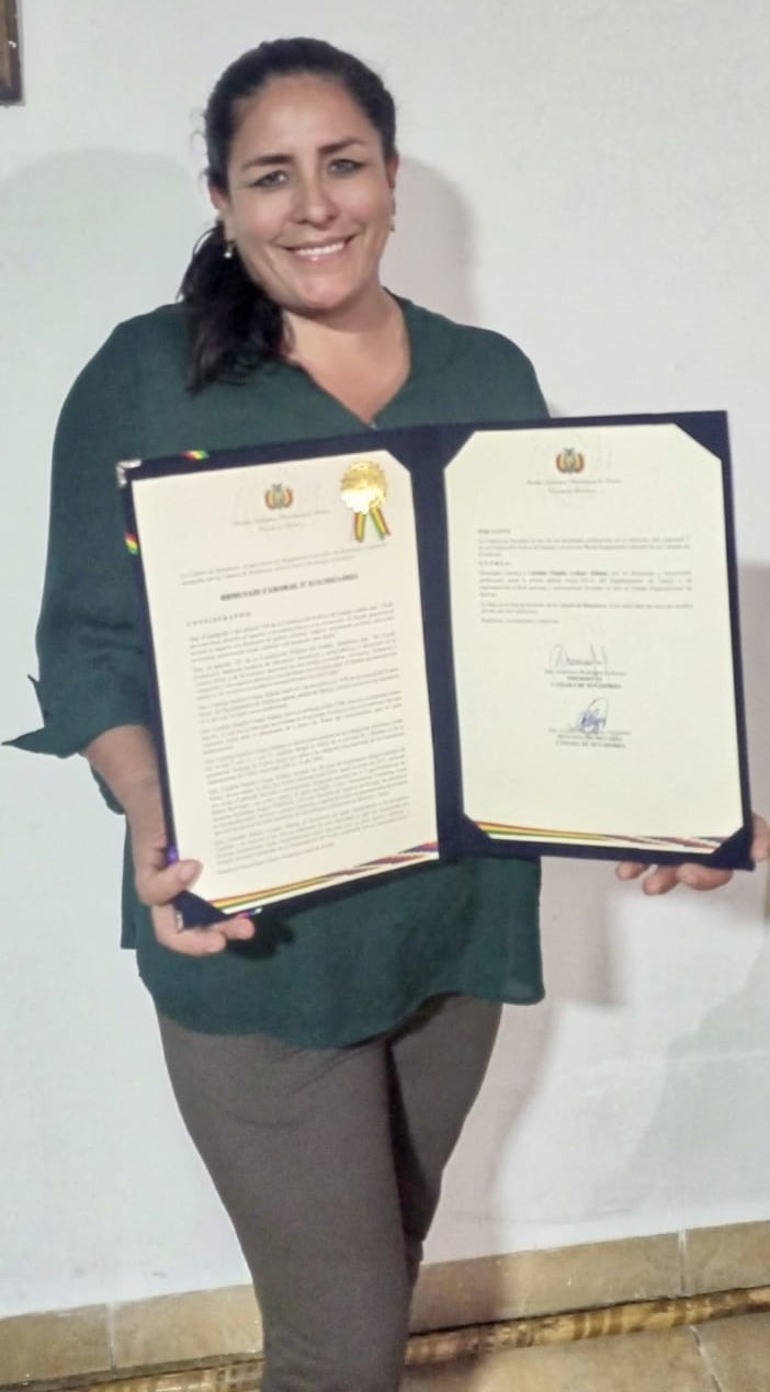 Cándida Colque árbitra de fútbol reconocida por la Cámara de Senadores
