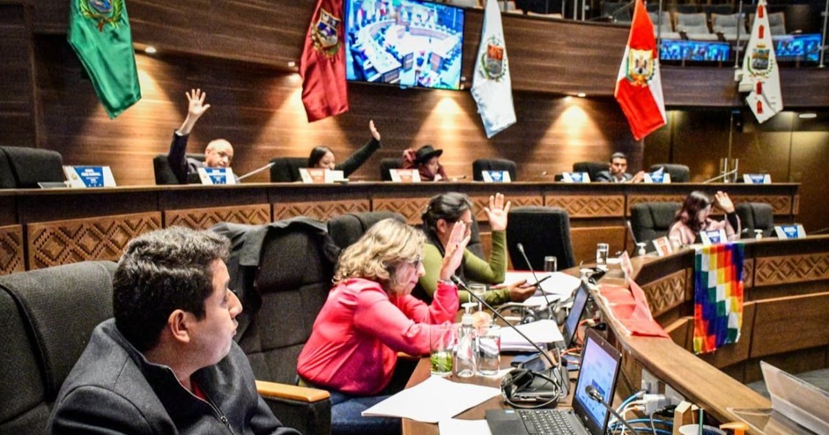 Senado avanza Ley Cívica Combustibles dispensación trámite aprobación inminente