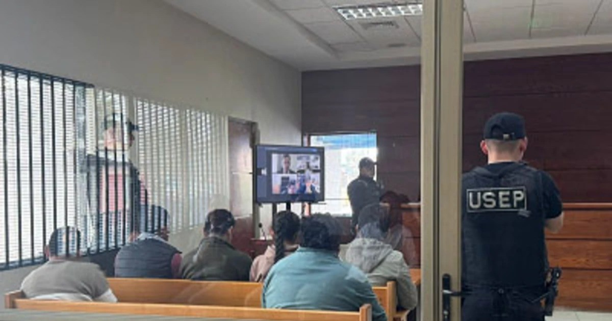 Cinco policías bolivianos encarcelados en Chile enfrentan baja definitiva por tráfico de drogas