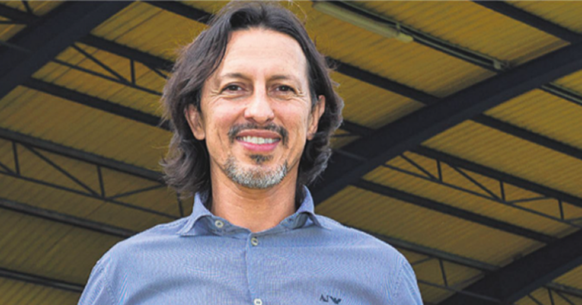 Juan Manuel Peña critica duramente al fútbol boliviano declarándolo no profesional