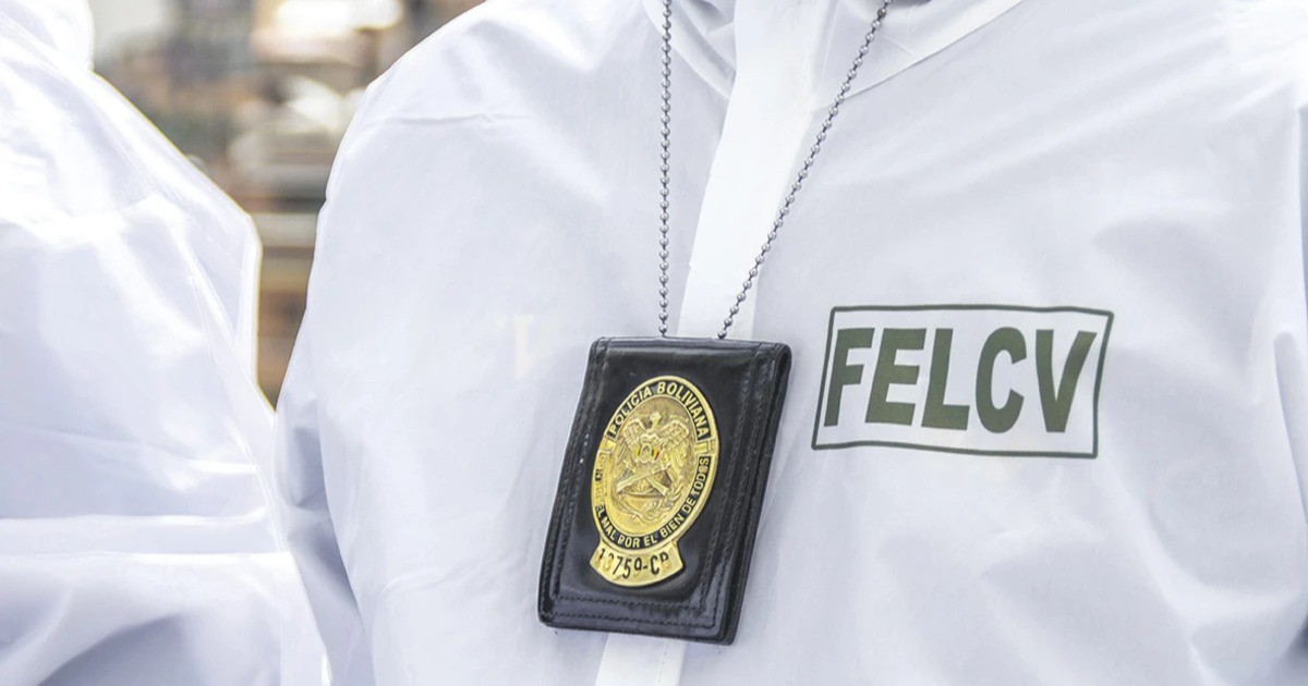 Hombre aprehendido tras agredir a su pareja y apuñalar al vecino que intervino