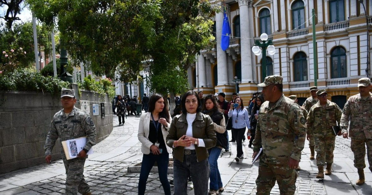 Rodrigo Paz coordina con militares transmisión de mando en evento clave
