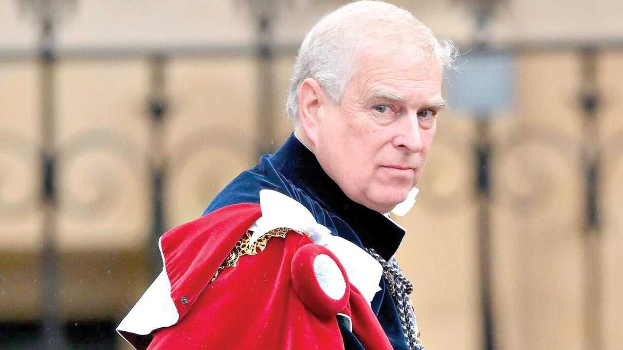 Príncipe Andrés despojado de títulos reales por escándalos sexuales</div>