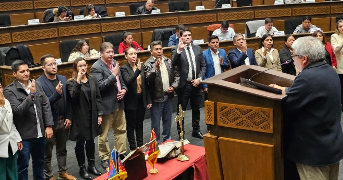 Parlamento Recupera Cruficijo y Biblia para Juramento de Legisladores
