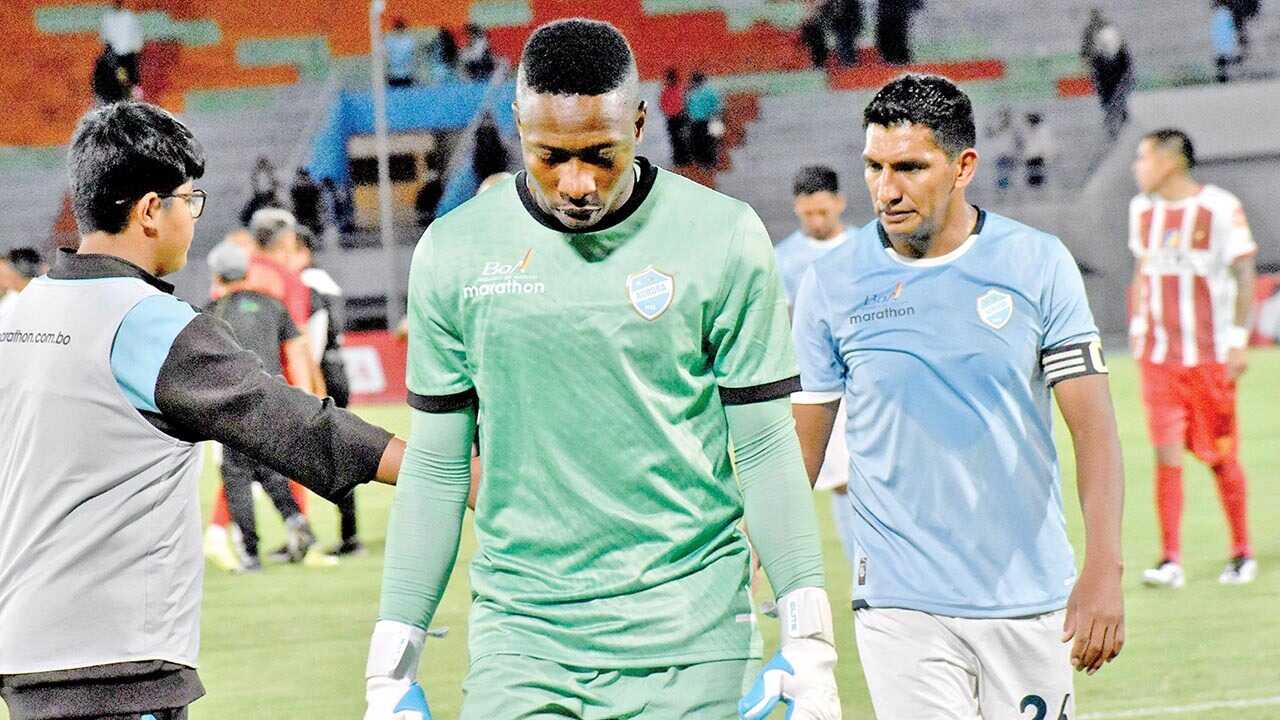 Aurora busca imponerse ante Bolívar en crucial encuentro futbolístico