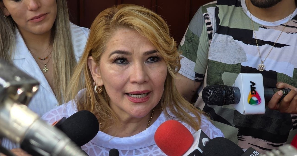 Áñez acusa a Evo Morales de cobardía y de esconderse en el Chapare