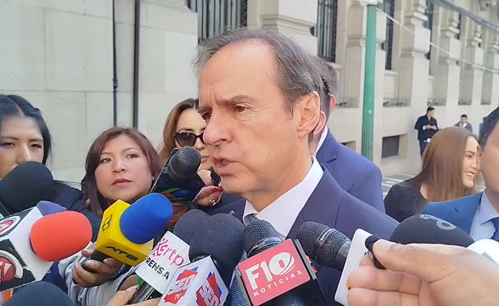 Tuto Quiroga ofrece apoyo para reconstrucción nacional sin renunciar a la crítica y fiscalización