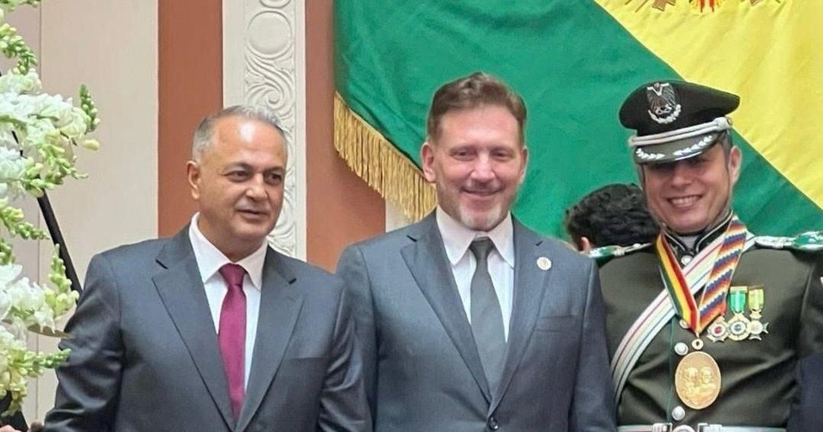 Domínguez y Costa asistieron a la posesión presidencial de Paz y Lara