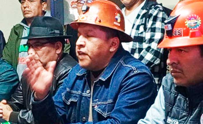 COB rechaza alza salarial y exige diálogo al Gobierno COB rechaza alza salarial y exige diálogo al Gobierno