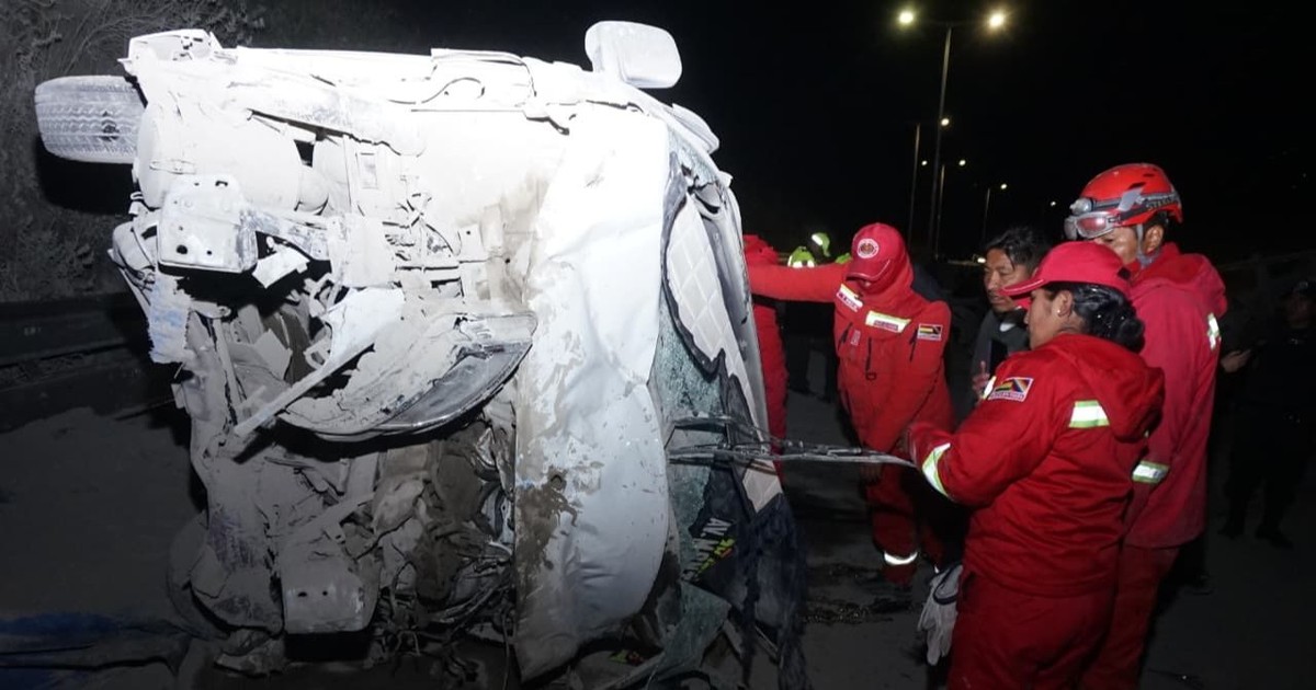 Accidente La Paz-El Alto deja 5 fallecidos y 20 heridos Accidente La Paz-El Alto deja 5 fallecidos y 20 heridos