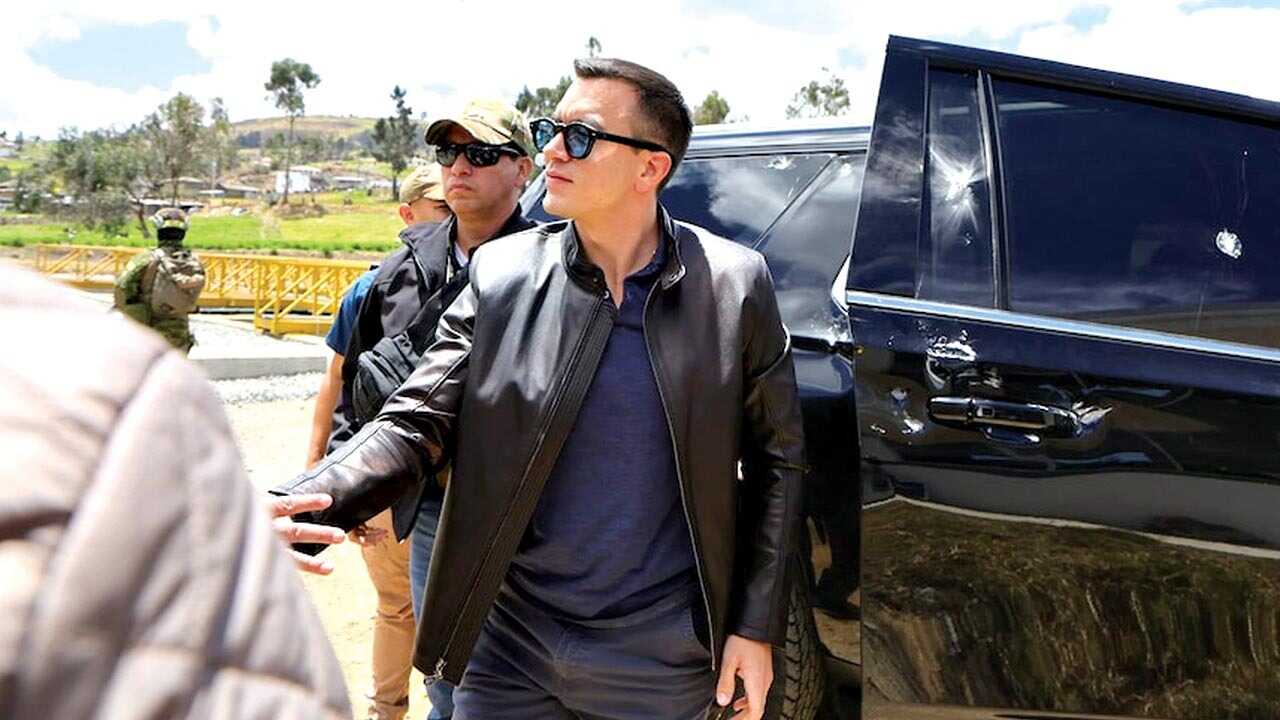 Ecuador realiza referendo para decidir bases militares de Estados Unidos