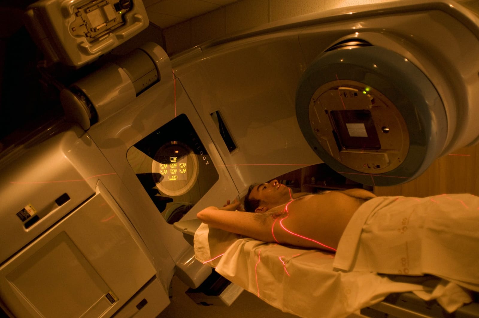 Ministerio de Salud recibe pedido para priorizar compra de acelerador lineal en Tarija