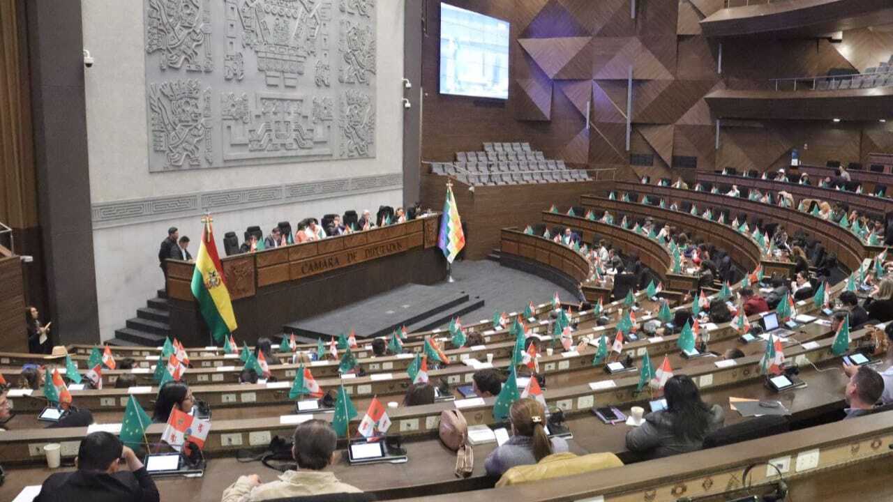 Diputados inicia sesión para formar comisiones claves Diputados inicia sesión para formar comisiones claves