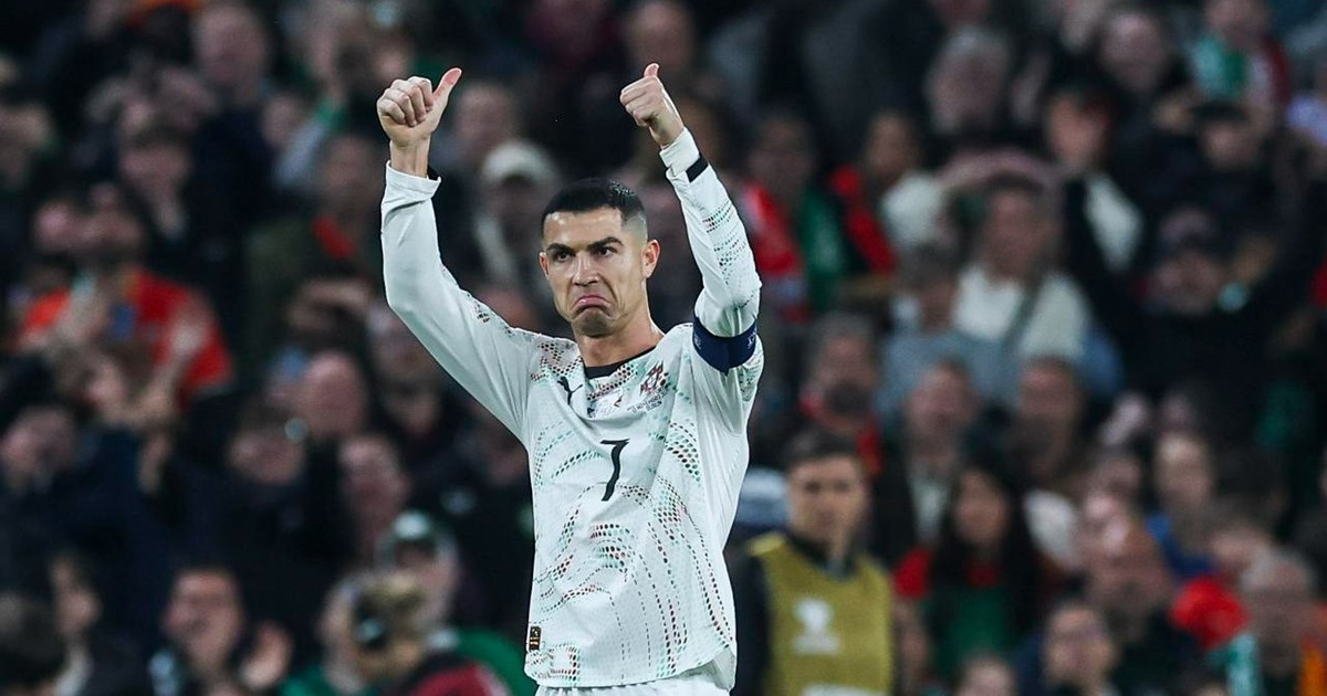Ronaldo expulsa y Portugal aplaza su pase a Eurocopa