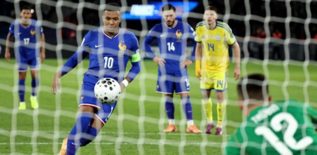 Mbappé clasifica a Francia; Koundé regresa a Barcelona por sanción