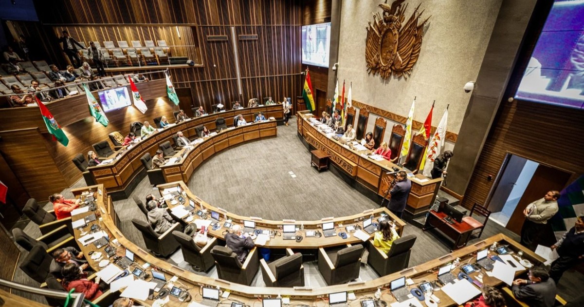 Senadores aprueban ley subnacional en comisiones