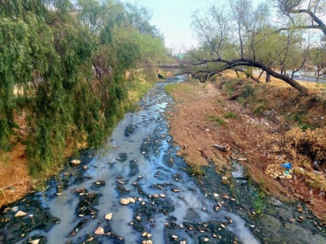 Vecinos multados por verter aguas negras al embovedado Vecinos multados por verter aguas negras al embovedado