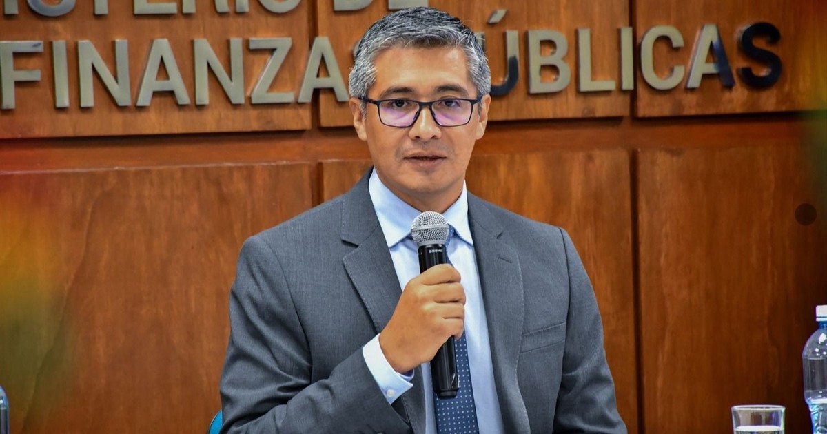 Espinoza denuncia a Montenegro por ocultar documentos clave Espinoza denuncia a Montenegro por ocultar documentos clave