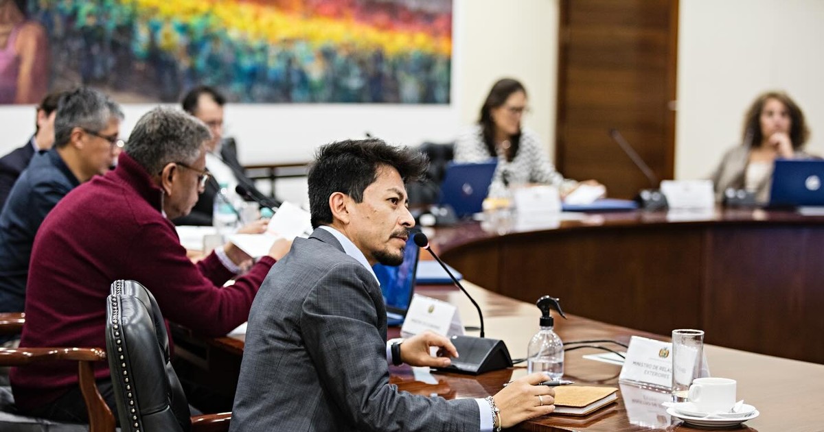 Paz reduce gabinete en 12 por ciento y centraliza el eje productivo nacional