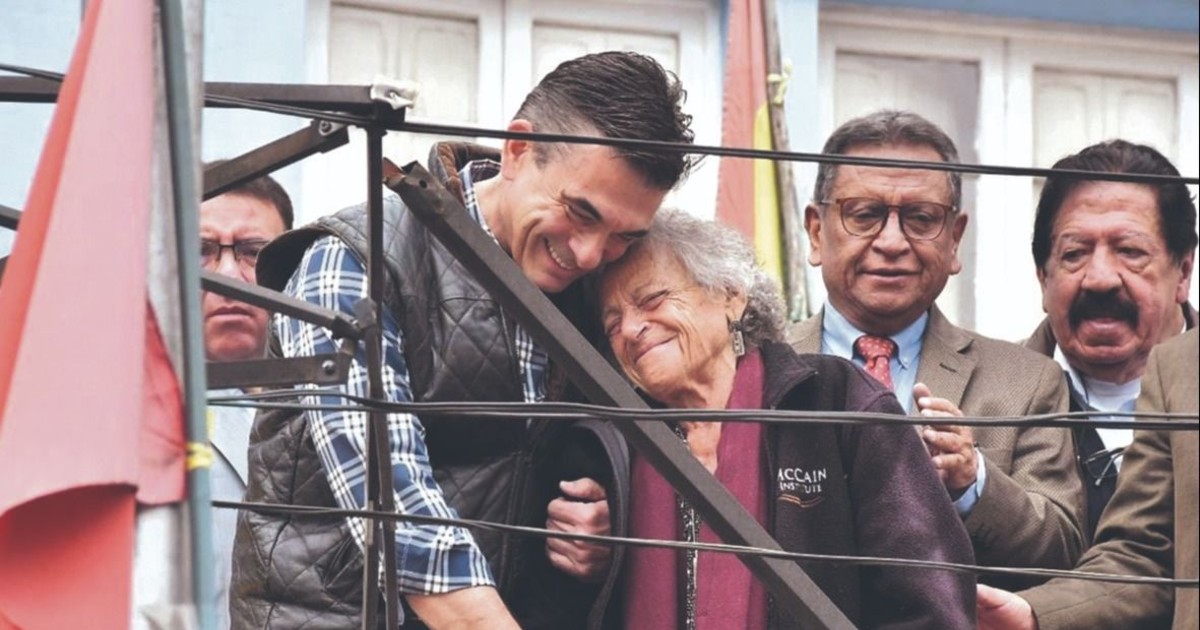 Paz restituye la Casa de Derechos Humanos a la Apdhb en acto de reivindicación Paz restituye la Casa de Derechos Humanos a la Apdhb en acto de reivindicación