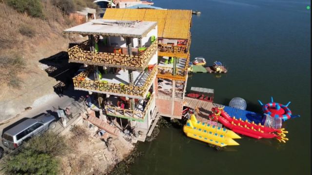 Intendencia advierte falta de seguridad en cabañas flotantes de San Jacinto
