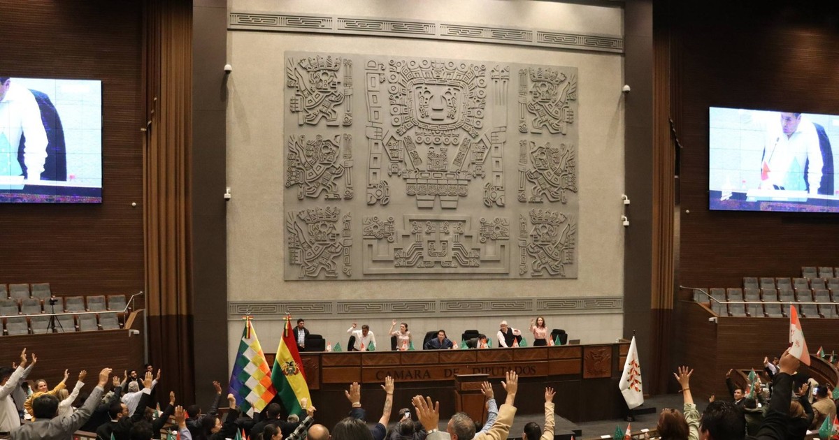 Diputados debaten en contrarreloj tres proyectos para elegir vocales del TSE Diputados debaten en contrarreloj tres proyectos para elegir vocales del TSE