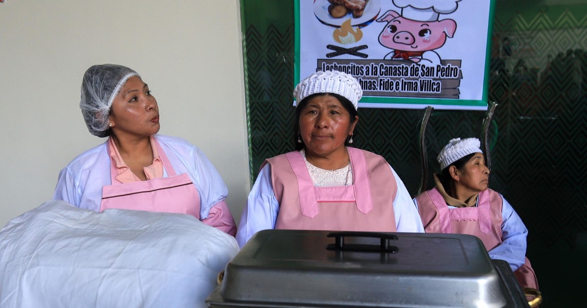 Gobierno certifica a 105 cocineras callejeras para impulsar gastronomía y turismo en Bolivia Gobierno certifica a 105 cocineras callejeras para impulsar gastronomía y turismo en Bolivia