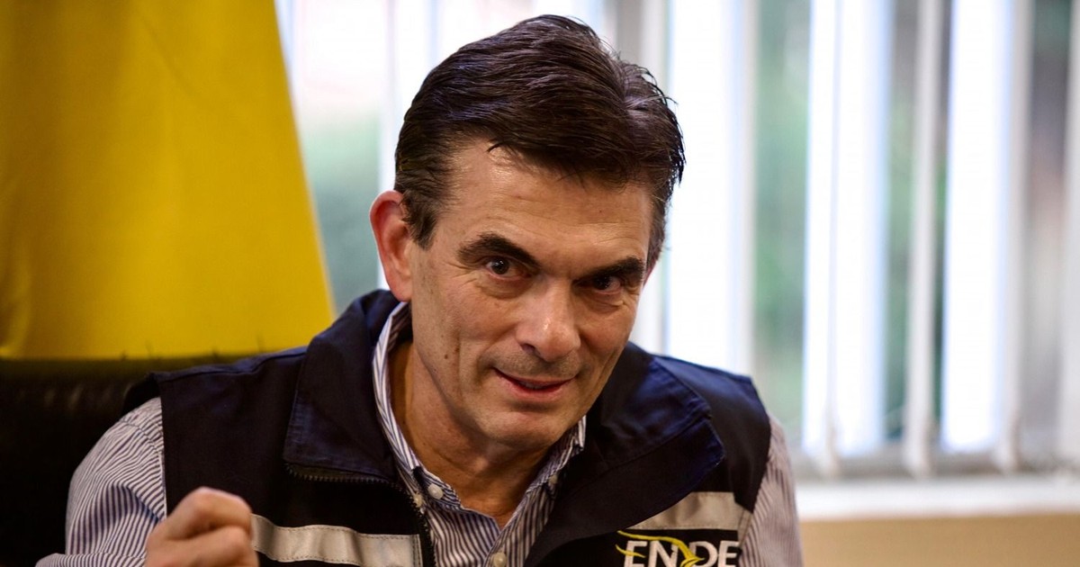 Presidente Paz anuncia reestructuración de ENDE y confía en sus profesionales