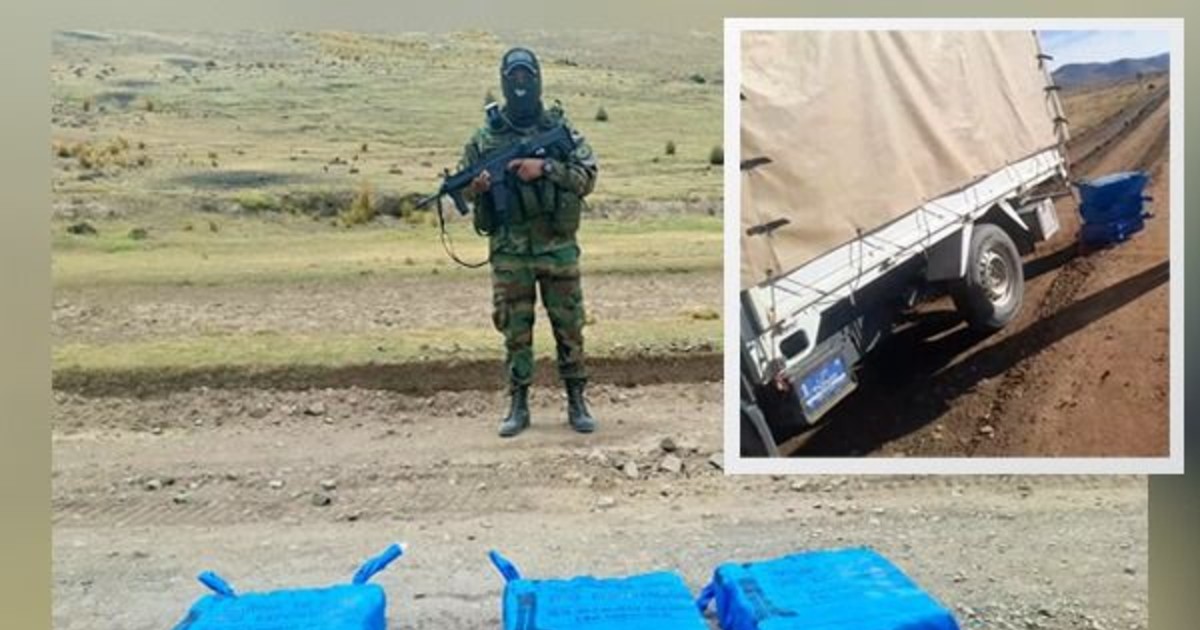 Policía de La Paz descubre 75 paquetes de pasta base de cocaína en vehículo detenido