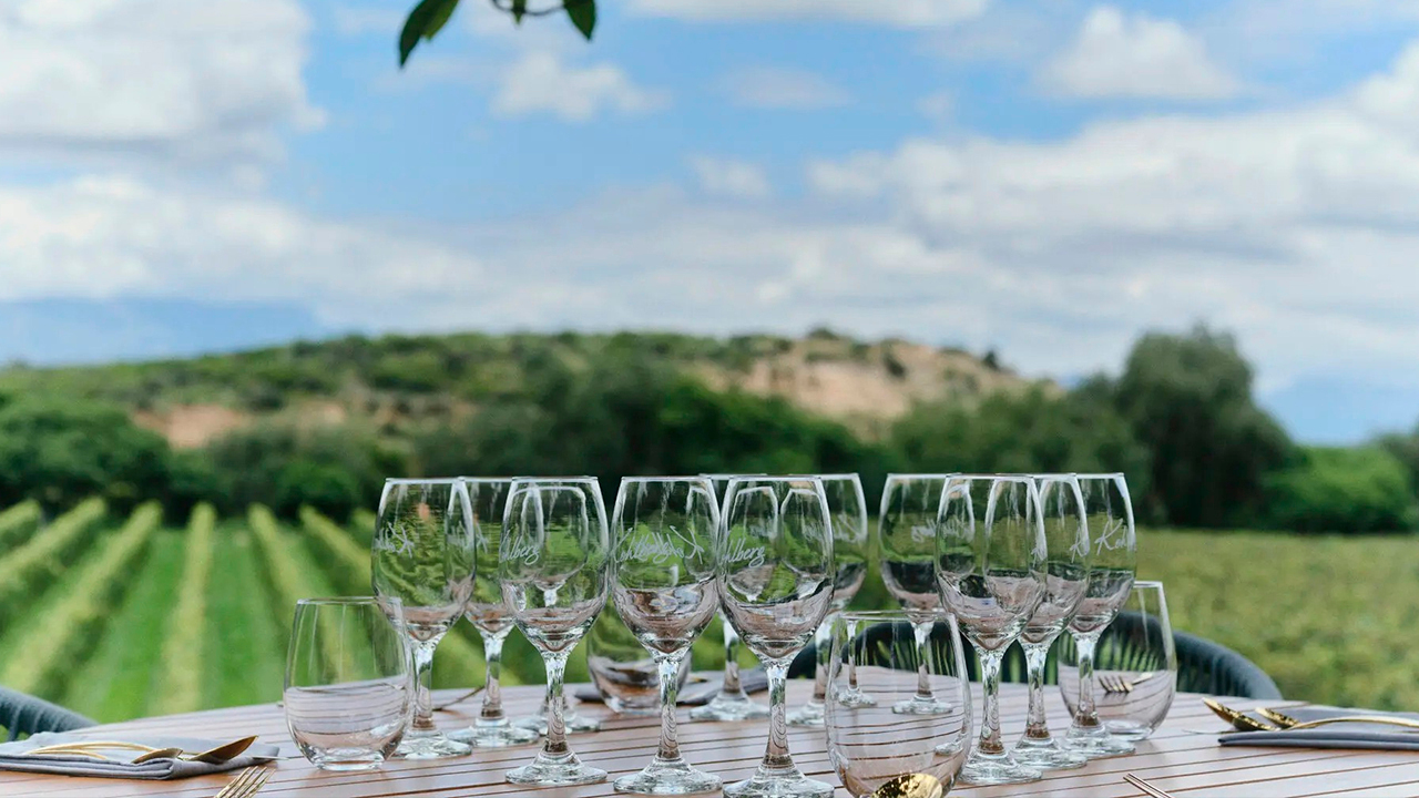 Tarija impulsa exportación de singani a Japón y anuncia posible retorno del Jica