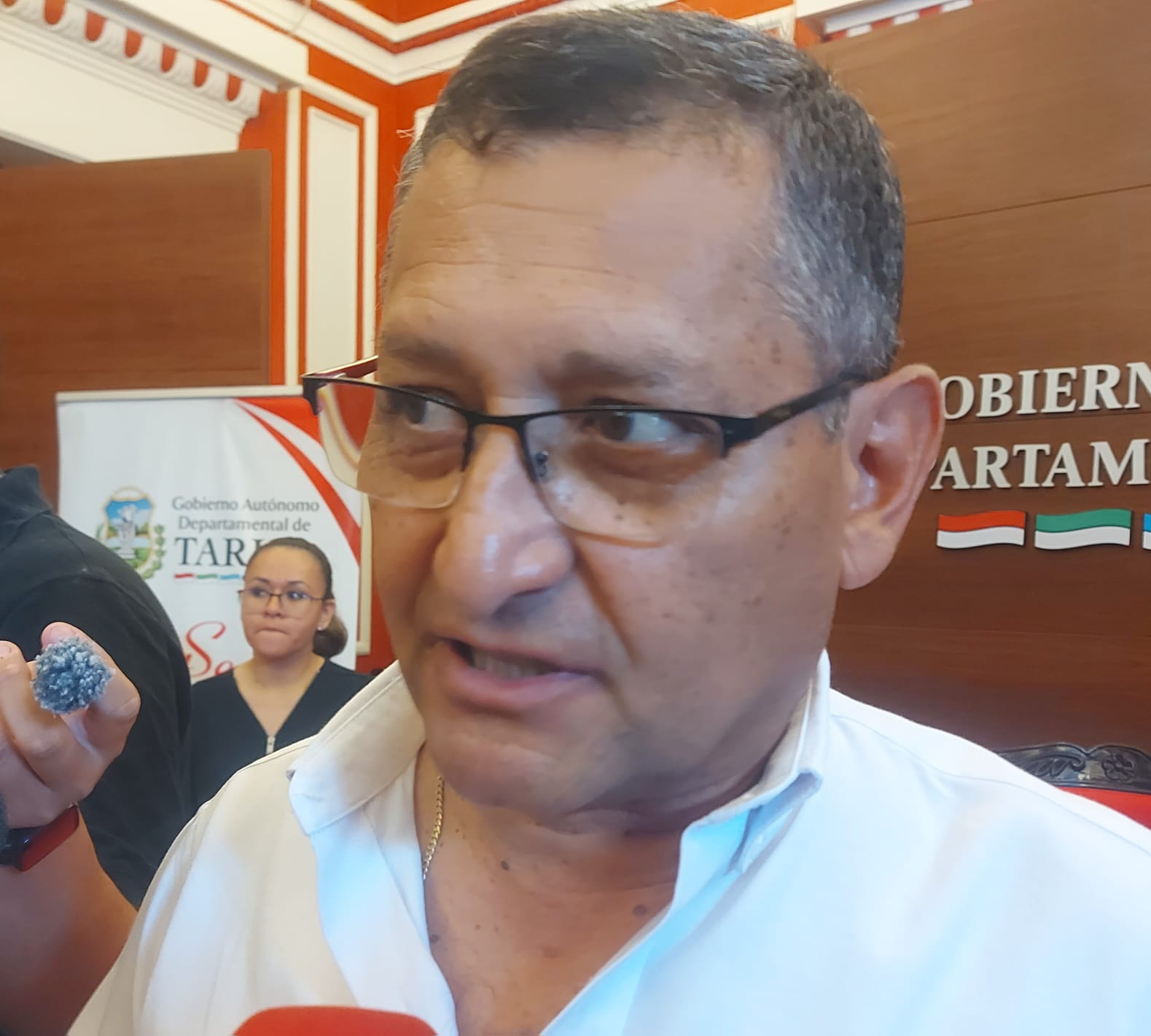 Gobernador Montes exhorta al gobierno a ejecutar plan de desarrollo en Santa Cruz