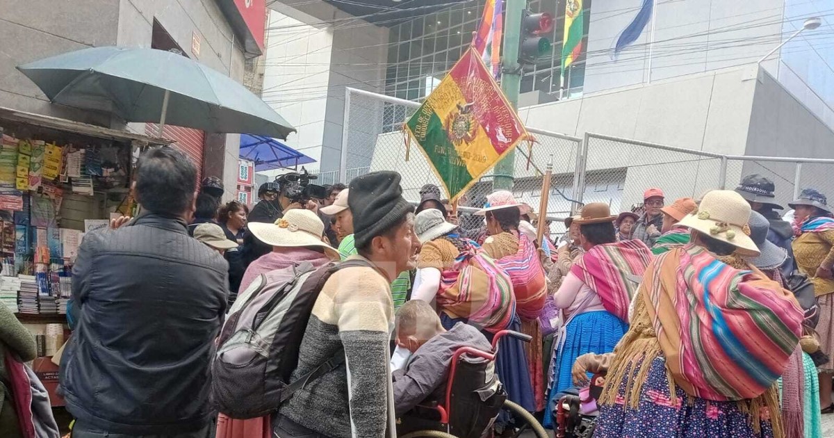 Personas con discapacidad exigen en Bolivia depender del Ministerio de la Presidencia