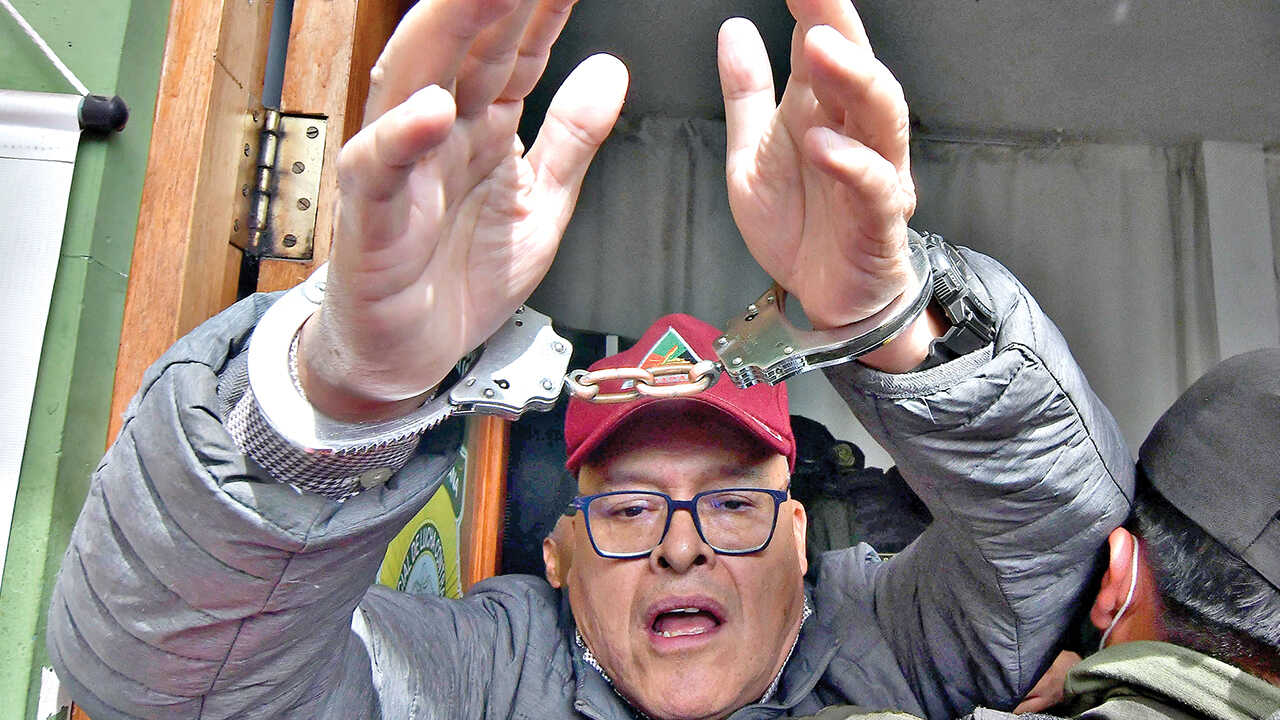 Zúñiga recibe a Arce y advierte sobre la realidad en cárceles del pueblo