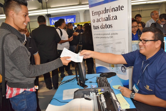 Bolivia elige cinco mil autoridades en comicios subnacionales con 30 mil candidaturas