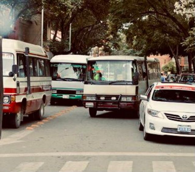 Transportistas de Tarija anuncian paro indefinido por eliminación del subsidio al combustible