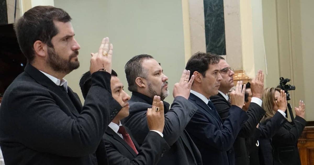 Tribunal Supremo Electoral posesiona a nuevos vocales en acto oficial en La Paz